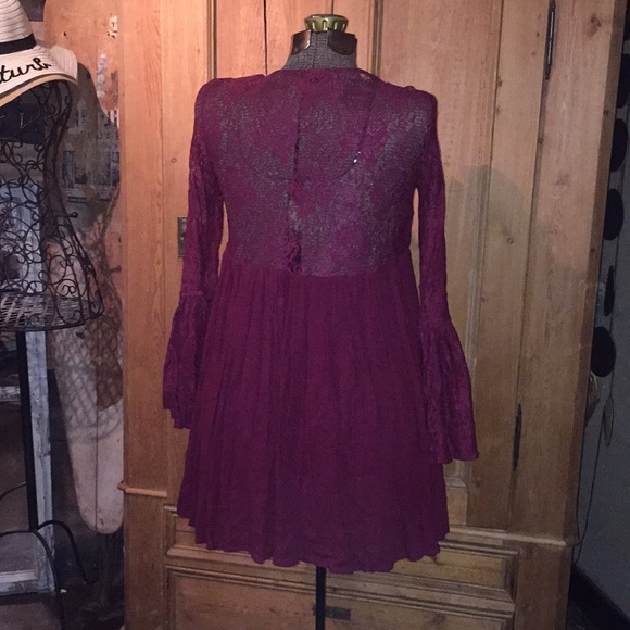 Gorgeous bell sleeve dress - Picture 2 of 3